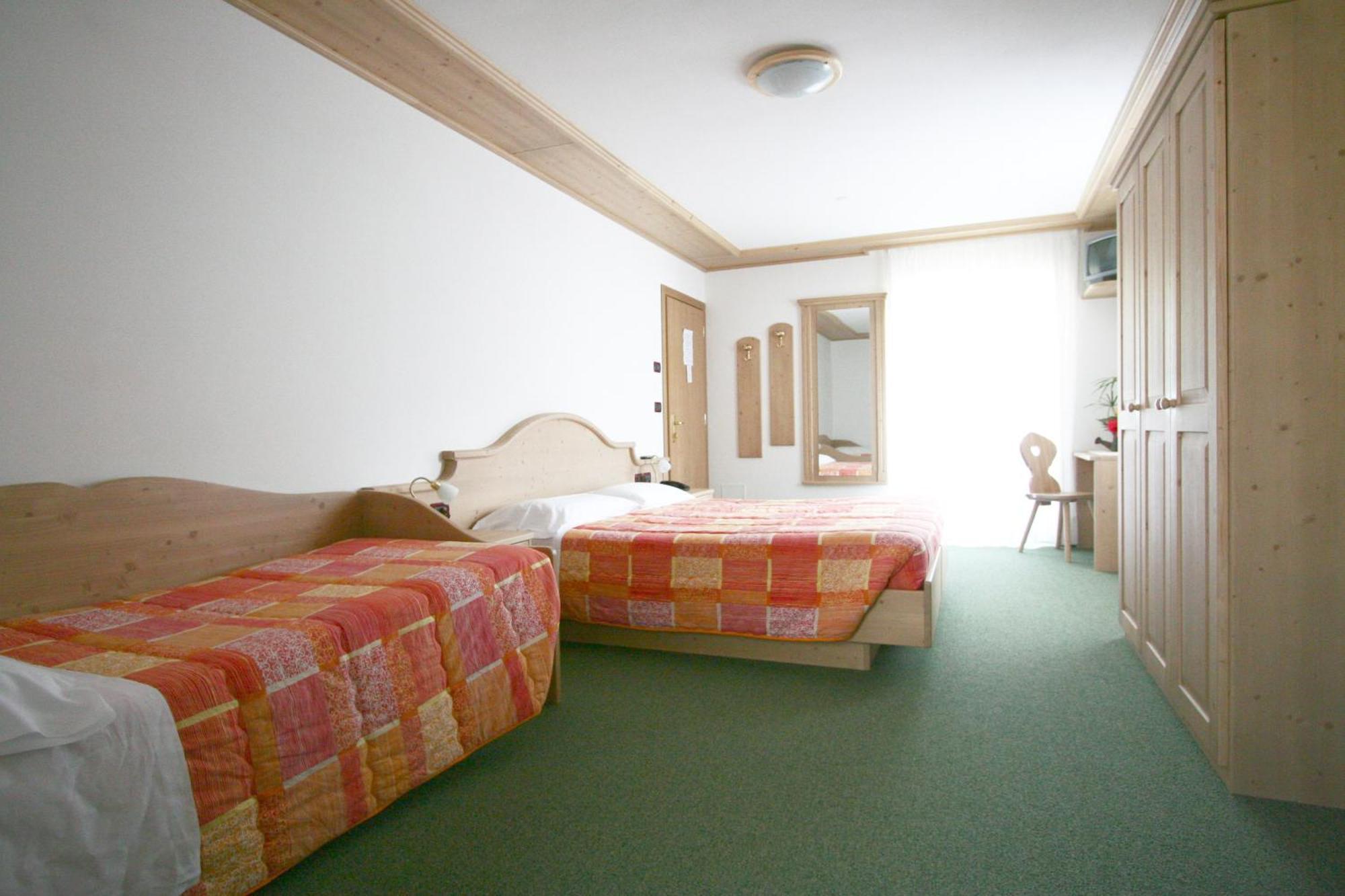 Hotel Cima Dodici Vigo di Fassa Eksteriør bilde